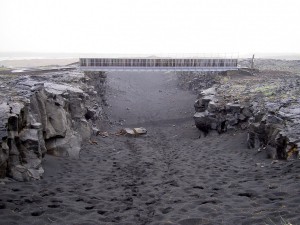 Icelandic bridge connects two continental tectonic plates